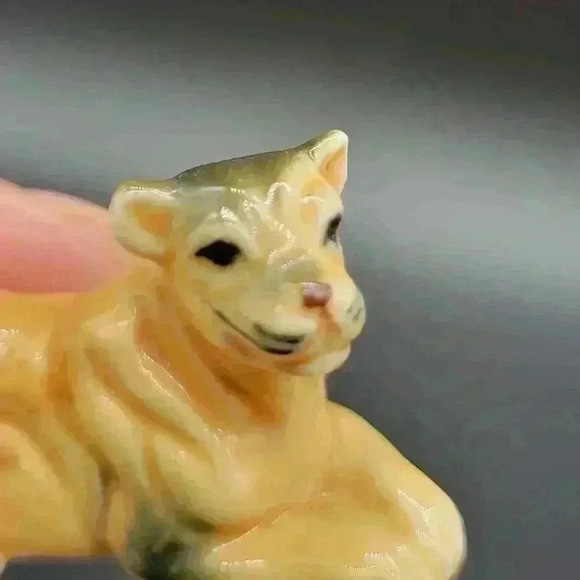 VINTAGE Miniature Figurine Lion Bone China African Zafari - Picture 9 of 9